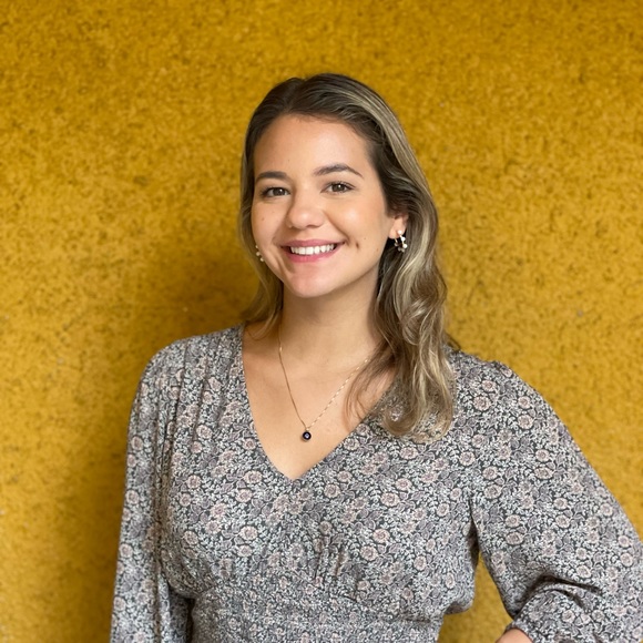 Meet your Posher, Laura - Picture 2 of 3